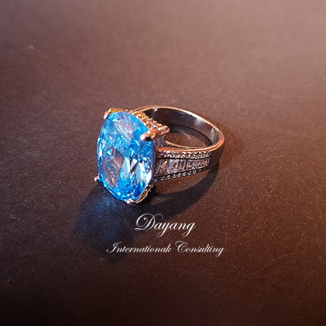 事業滿貫海藍寶方形戒 (三月誕生石)